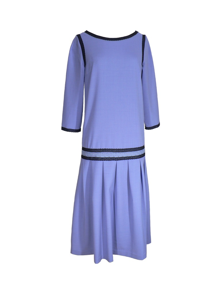 Robe d'inspiration années 20 en crêpe bleu lavande