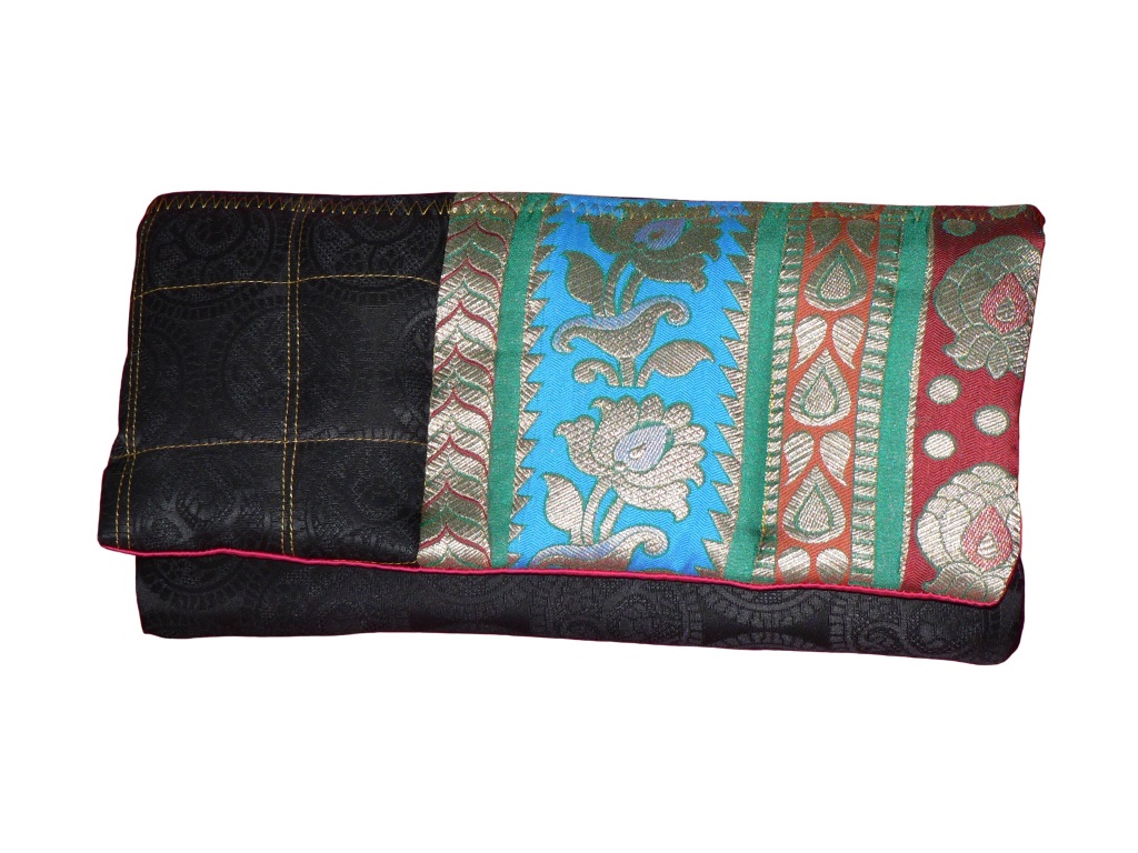 Petite pochette en patchwork de soie