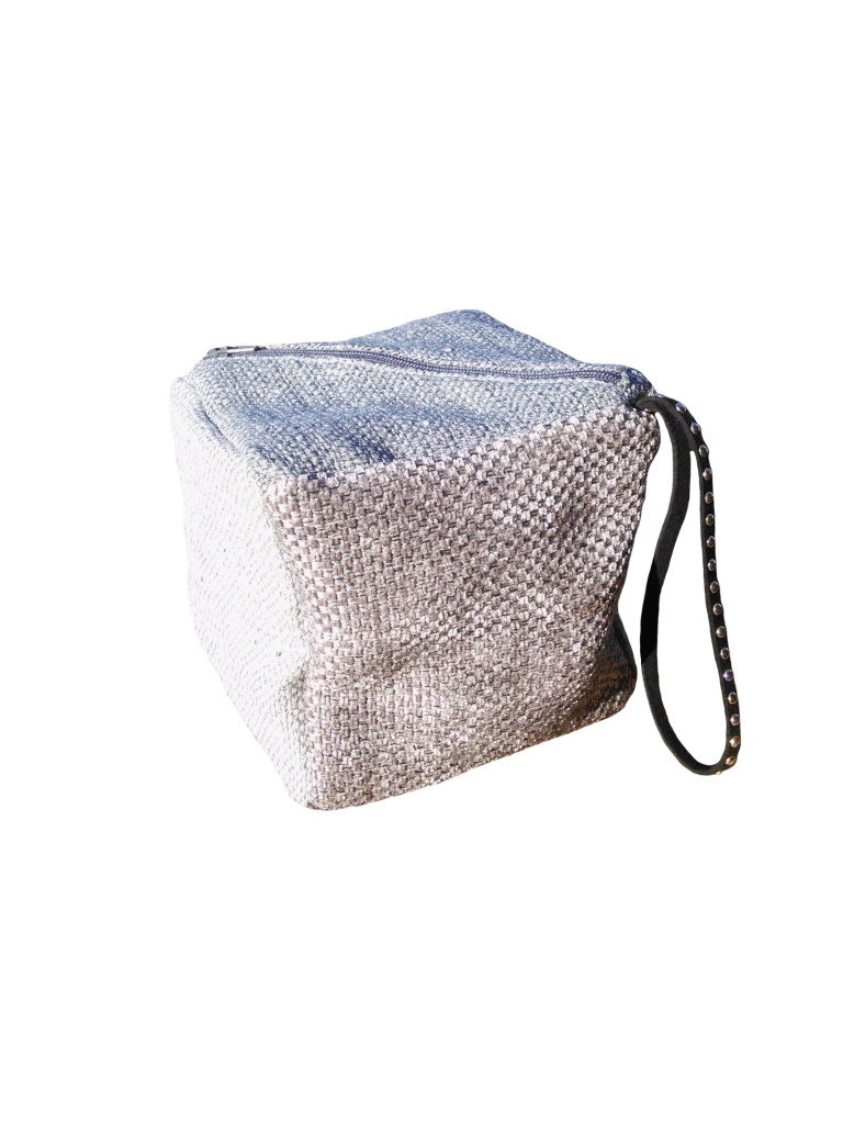 Pochette cube gris argent en matière de récupération