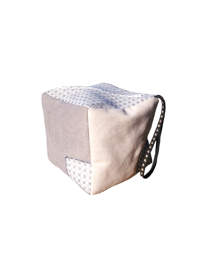 Pochette cube gris taupe en matière de récupération